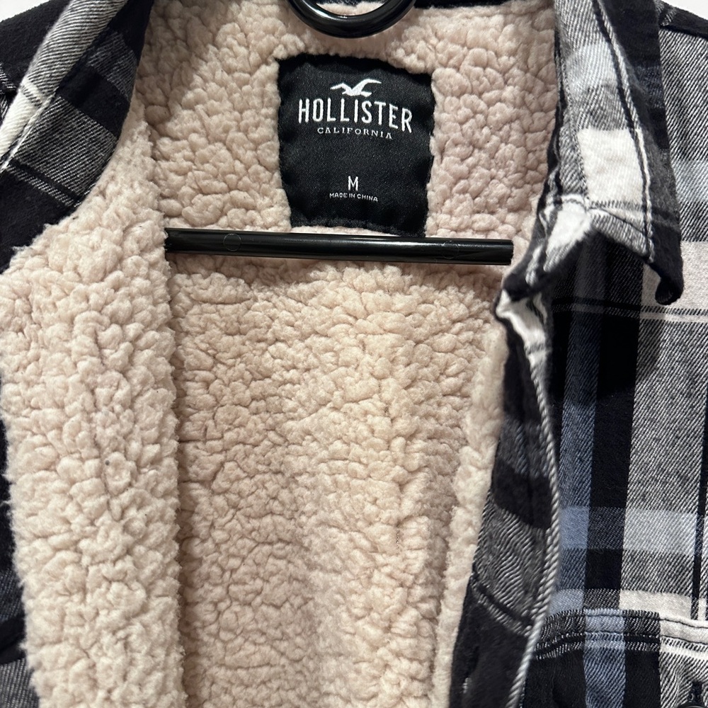 Hollister Black/White/Blue Plaid Fleece Lined Shirt Jacket - Picture 3 of 4